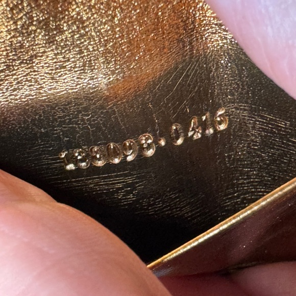 Gucci Metallic Gold GG Logo Card Key Wallet - Picture 10 of 16